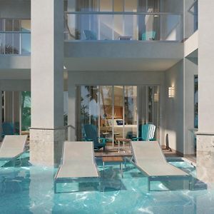 Luxury Paradise Swim-up Suite
